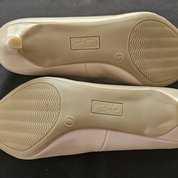 Jaclyn Smith Memo Tech Nude Vinyl 1 1/2" Heels Size 9M - Picture 7 of 7